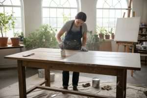 Peinture meuble bois : comment relooker sans poncer en 2026