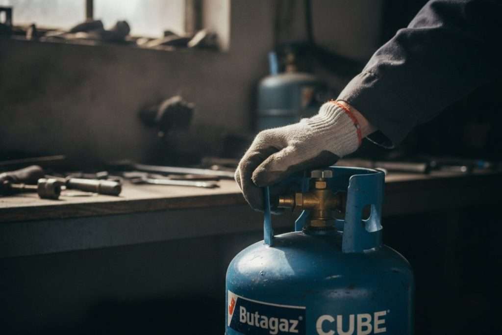 Comment enlever le détendeur d’une bouteille gaz Butagaz Cube
