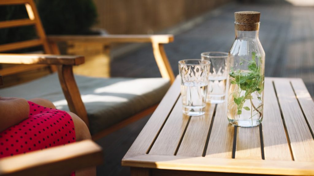 Comparaison des meilleures tables de jardin : quels critères regarder avant d’acheter ?